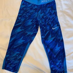 Girls Nike Capri legging sz Large
